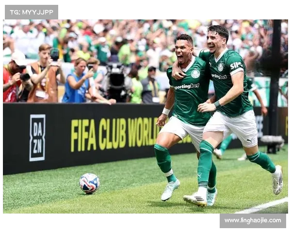 德甲射手榜更新榜首激烈争夺新星崭露头角竞争异常激烈